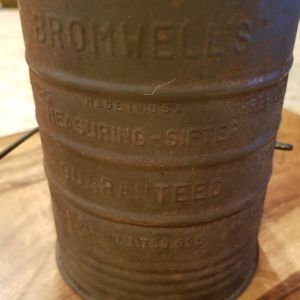 Bromwells Sifter Farmhouse Homestead Red